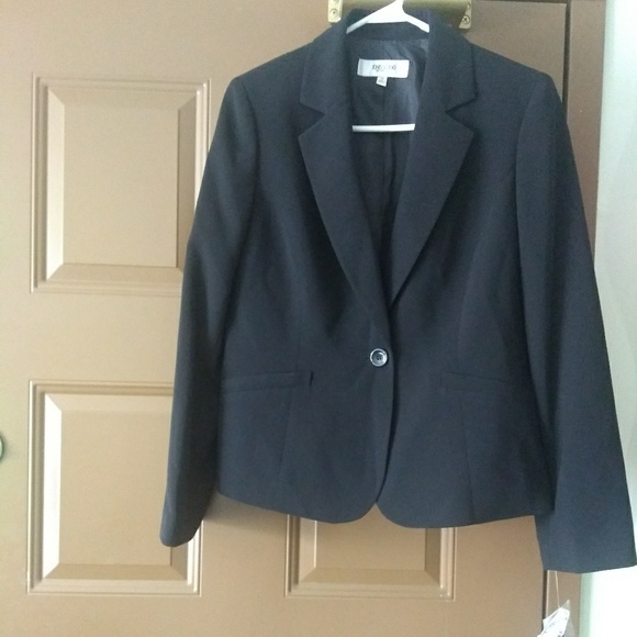 Jones Studio Jackets & Blazers - BNWT Jones Studio Blazer SZ10